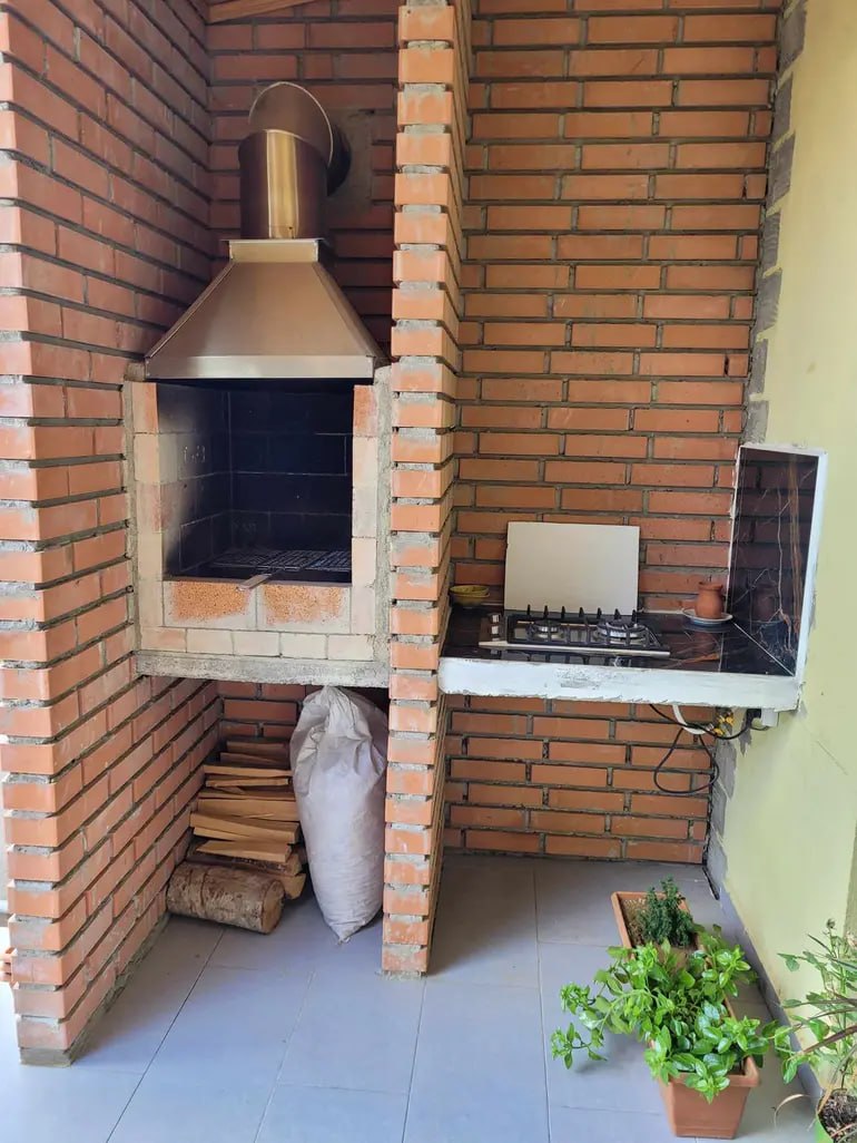 7-room house on Barona de Baya, $2000/month