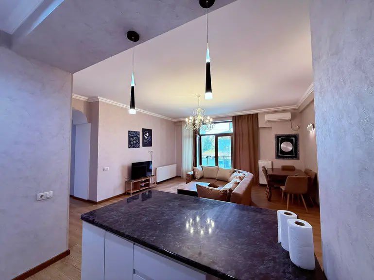 3-room apartment on Shatberashvili, Vake, $1150/month