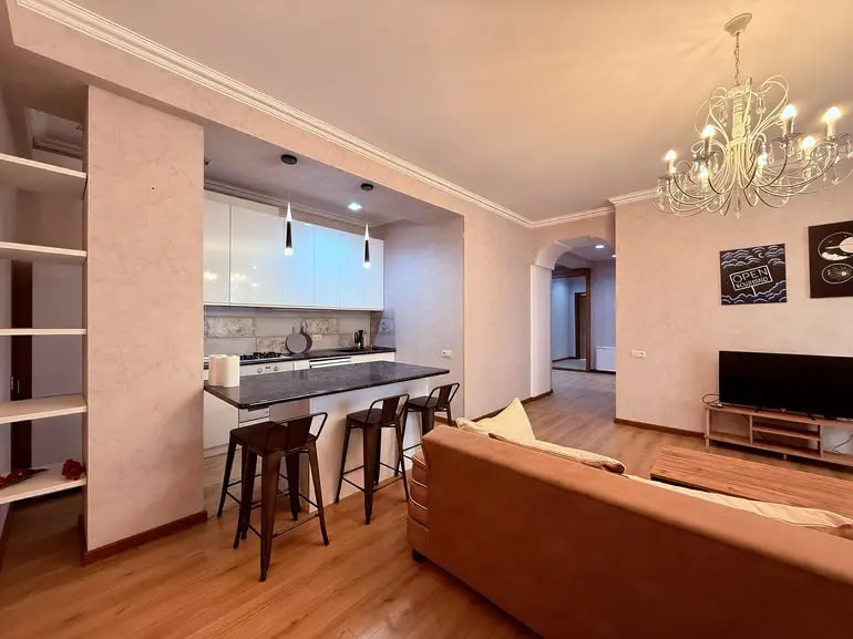 3-room apartment on Shatberashvili, Vake, $1150/month