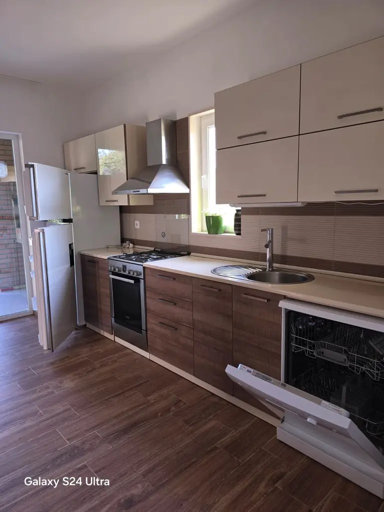7-room house on Barona de Baya, $2000/month