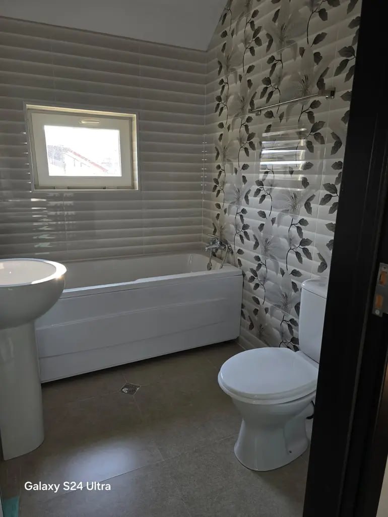 7-room house on Barona de Baya, $2000/month