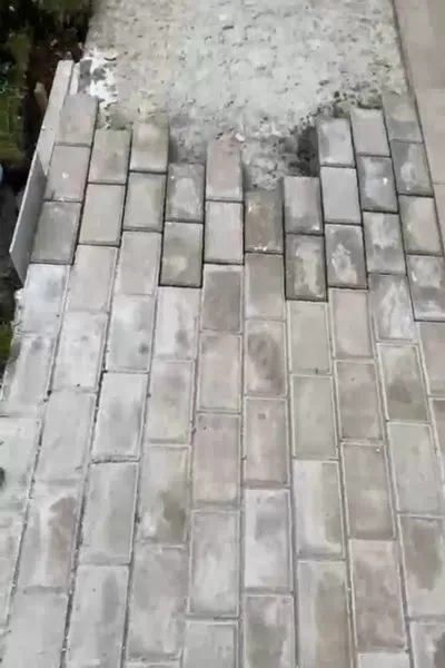 Укладка тротуарной плитки на бетонное основание