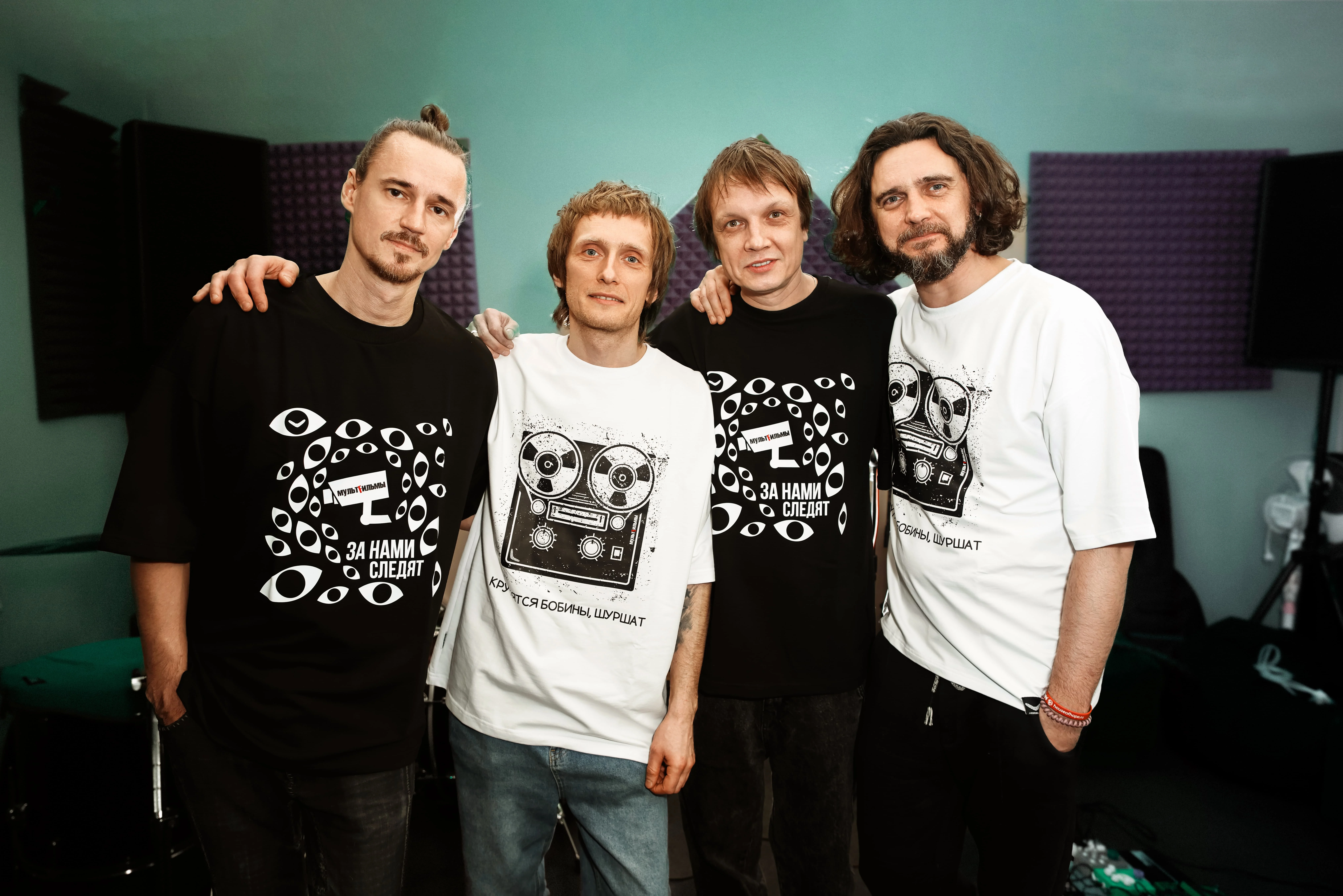 Футболка "За нами следят" Booomerangs x Мультfильмы (черная) — фото 4