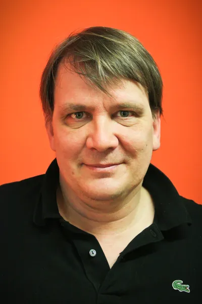 Свен Регенер — портрет автора