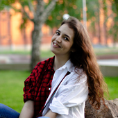 Лена Насардинова
