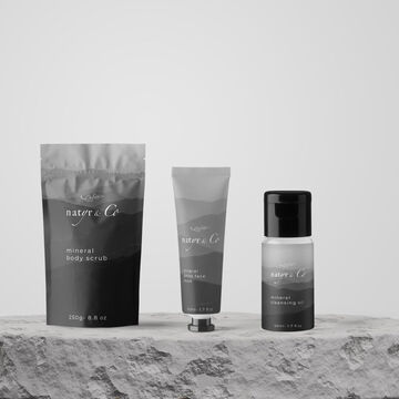 тип для бренда косметики natur&amp;Co. Logo cosmetics