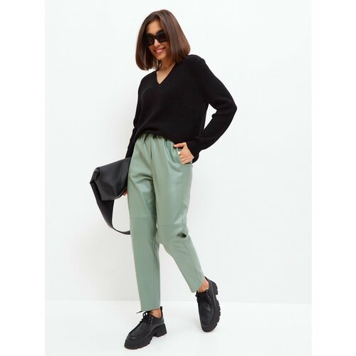 Купить Брюки Talia, размер 44, серый, зеленый
Кожаные женские брюки от российского прои...