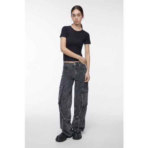 Купить Джинсы карго Befree, размер S/170, серый
- Широкие женские джинсы cargo прямого...