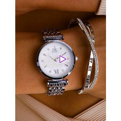Купить Наручные часы, серебряный
Стильные женские часы бренда Sk позволят выглядеть на...