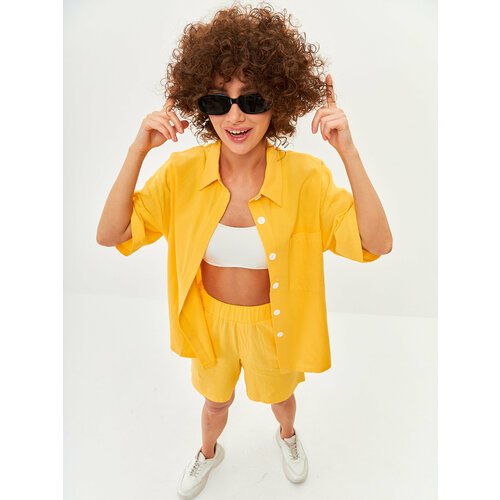 Купить Костюм, размер M, желтый
Летний костюм из льна - настоящее спасение в жаркие лет...