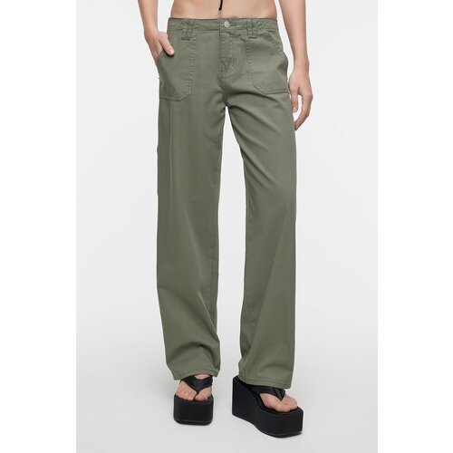 Купить Джинсы Befree, размер XS, зеленый
- Трендовые джинсы карпентер (от англ. carpent...