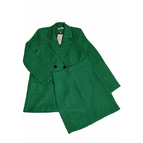 Купить Костюм, размер S, зеленый
Женский классический костюм из твида - это стильный и...