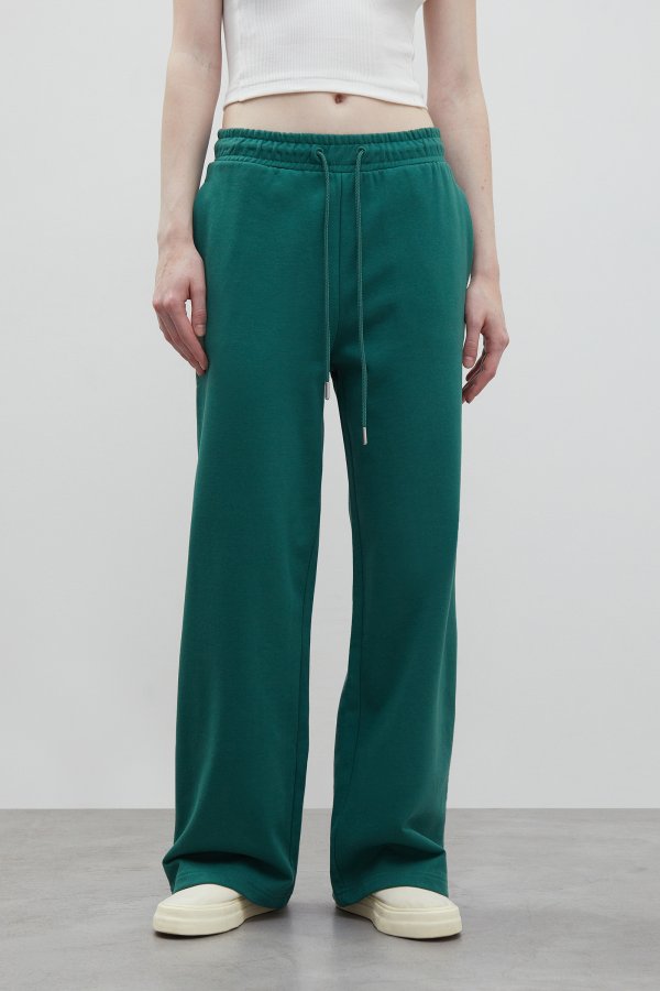 Купить Трикотажные брюки-клеш
Новая коллекция уже на сайте! Порадуйте себя новыми образ...