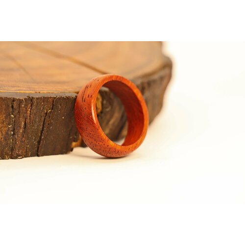 Купить Кольцо МИСТОРИИ, размер 18
Кольцо из натурального, экзотического дерева Падук. В...
