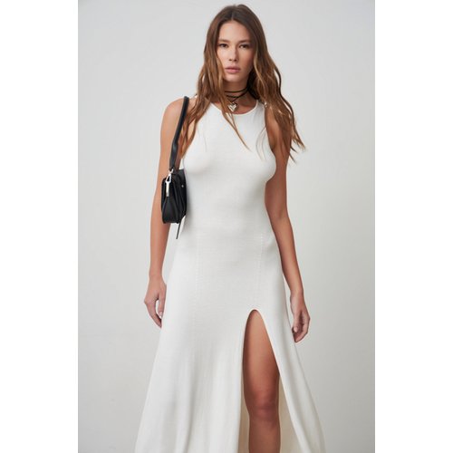 Купить Платье размер 42/44, белый
EVA платье миди - девушки могут использовать не тольк...