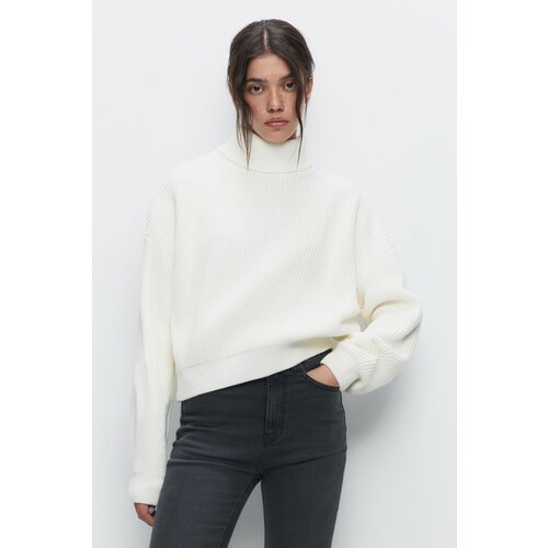Купить Свитер Befree, размер L, белый
- Короткий вязаный свитер свободного прямого кроя...