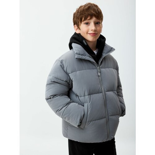 Купить Куртка Sela, размер 140, серый
Короткая дутая куртка sela для мальчиков — это от...