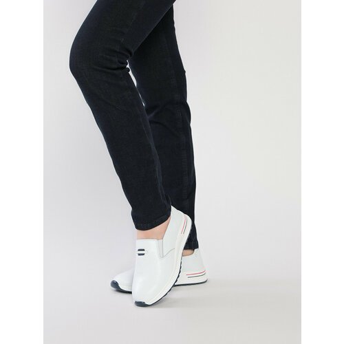 Купить Туфли Baden, размер 37, белый
Детали:<br>- округлый носок,<br>- 2 эластичные бок...