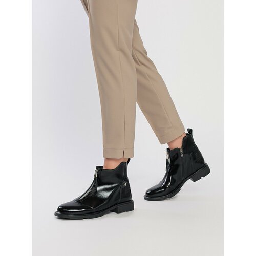 Купить Ботинки Baden, размер 38, черный
Детали:<br>- округлый отрезной носок,<br>- цент...