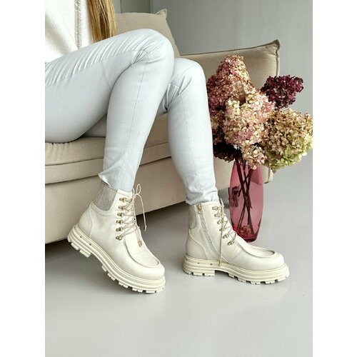 Купить Ботинки Mara, размер 36, бежевый, белый
Ботинки итальянского бренда MARA поддерж...