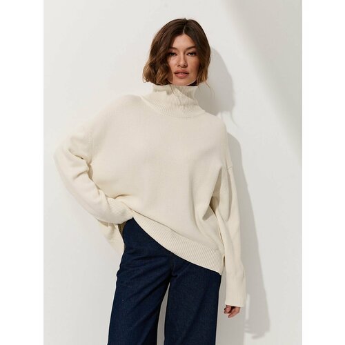 Купить Свитер look7, размер S/M, белый
Объемный свитер с высоким, не обтягивающим ворот...