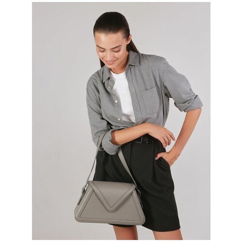 Купить Сумка FIORE BAGS, фактура зернистая, серый
Классическая сумка Chloe из натуральн...