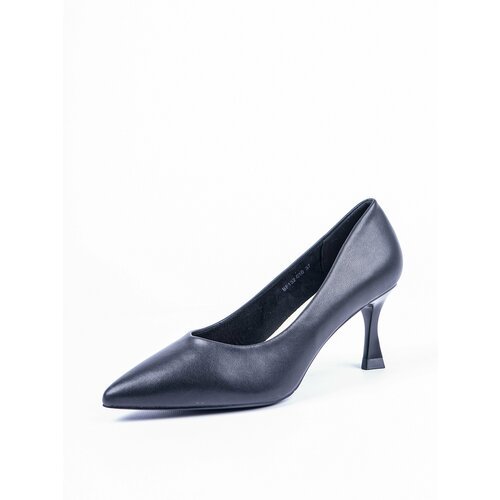 Купить Туфли Baden, размер 38, черный
Женские туфли из натуральной кожи черного цвета о...