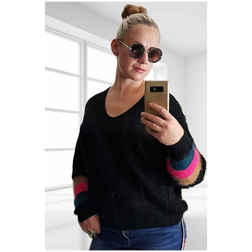 Купить Свитер, размер 46, черный
Однотонный черный свитер женский с пушистыми цветными...