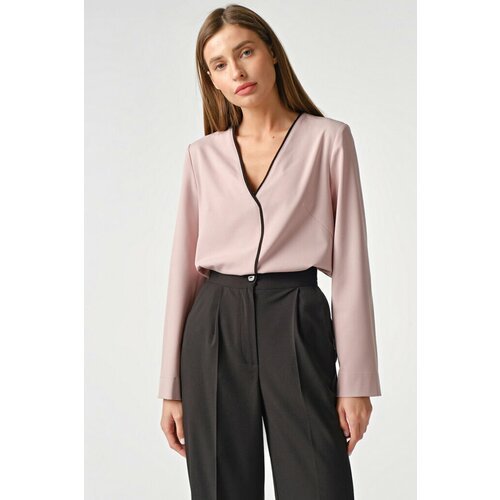 Купить Блуза FLY, размер 44, розовый
Блуза из креповой ткани с контрастным кантом. V-об...