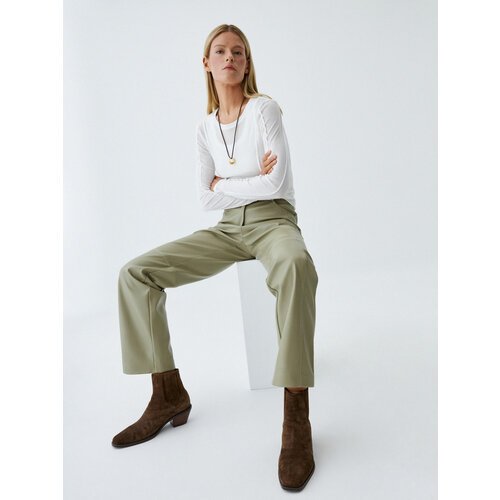 Купить Брюки Sela, размер M INT, зеленый
Женские прямые брюки sela из гладкой искусстве...