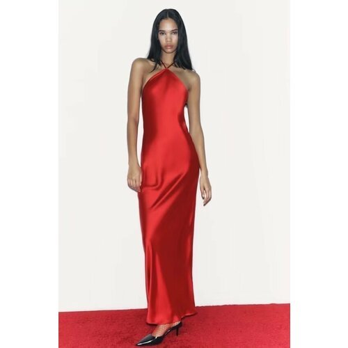 Купить Платье размер 40, красный
Красное платье макси из атласной ткани с открытой спин...