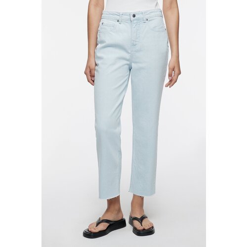 Купить Джинсы Befree, размер M, белый
- Прямые джинсовые брюки straight полуприлегающег...