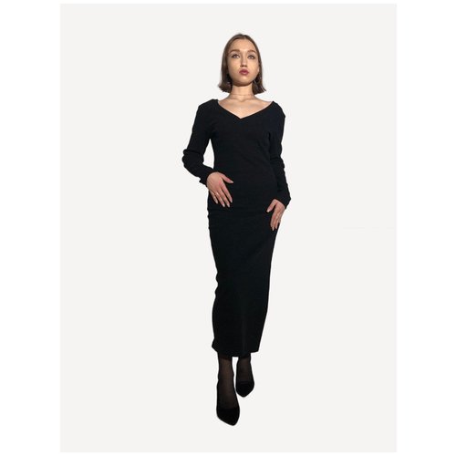 Купить Платье размер S (44-46), черный
Базовое платье с оригинальным декольте на груди...