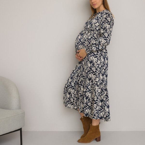 Купить Платье-макси для периода беременности на пуговицах 48 синий
Это длинное струящее...