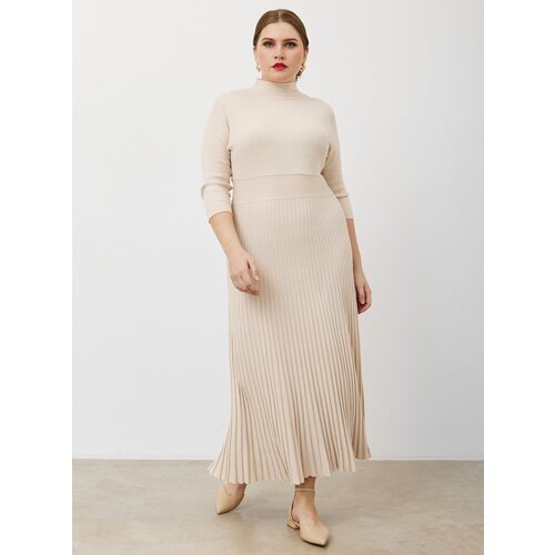 Купить Платье Indossero, размер 50, бежевый
Роскошное платье длины макси из тонкого три...