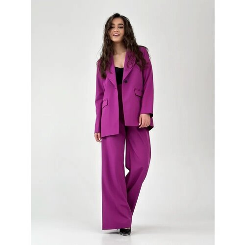 Купить Костюм Blazer, размер 44, фиолетовый
Лаконичный костюм с широкими брюками и пидж...