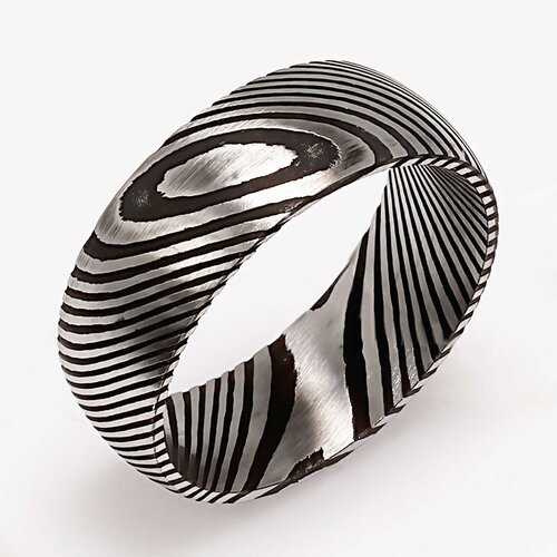 Купить Кольцо POYA, размер 20.5
Великолепное стальное кольцо с фактурной поверхностью с...