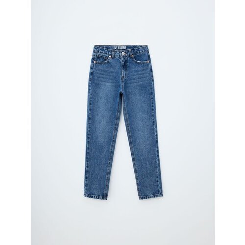 Купить Джинсы Sela 4803071406, размер 140, синий
Стильные прямые джинсы для мальчика бр...