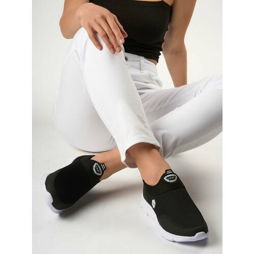 Купить Слипоны Lauf!, размер 39, черный
Слипоны — классическая модель женских туфель с...