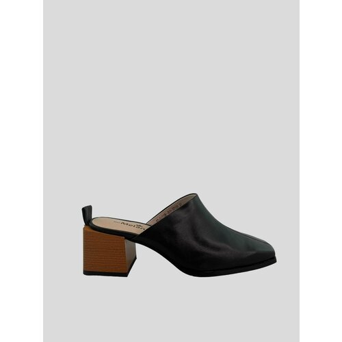 Купить Сабо , размер 35, черный
Женские сабо черного цвета - это модные и стильные обув...