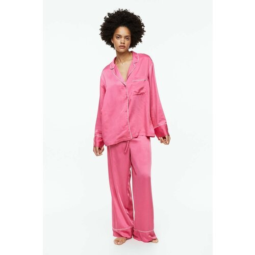 Купить Пижама , размер S, розовый
Атласная пижамная рубашка и штаны<br>Розовый<br>Пижам...