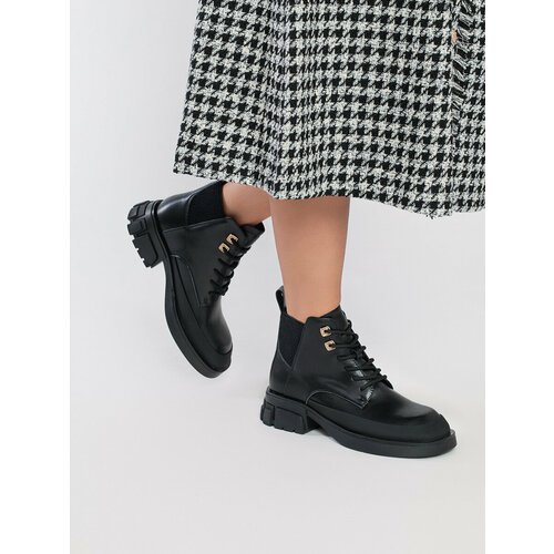Купить Ботинки Gut!, размер 39, черный
Детали:<br>- квадратный носок с прорезиненной за...
