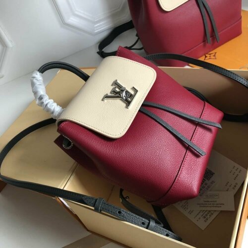 Купить Рюкзак M54573
Мини-рюкзак Lockme от Louis Vuitton из мягкой телячьей кожи с отде...