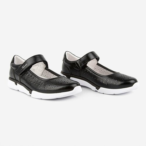 Купить Туфли Kapika, размер 39, черный
Перфорированные туфли для девочки в спортивном с...