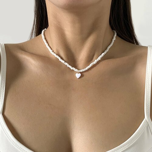 Купить Колье
Белое ожерелье с подвеской в виде сердечка - это стильный аксессуар, котор...