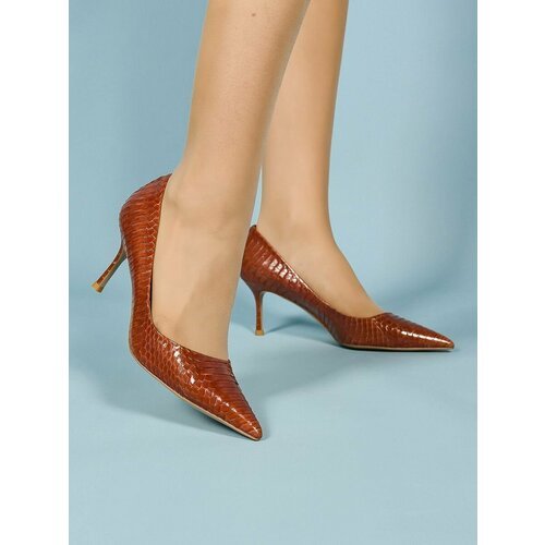 Купить Туфли , размер 40, коричневый
Шикарные женские туфли на шпильке из натуральной к...