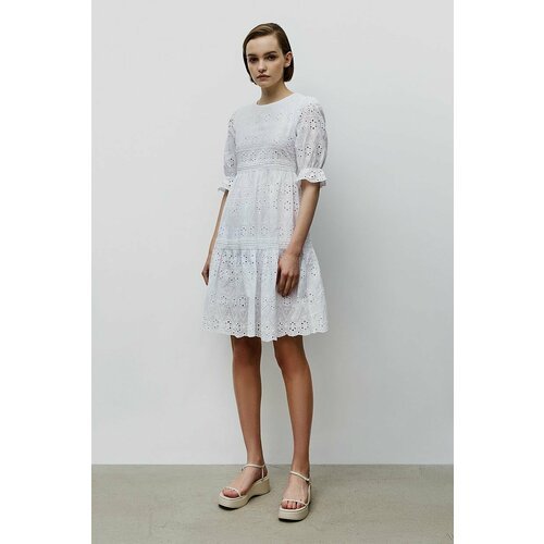 Купить Платье Baon, размер 46, белый
Легкое летнее платье из хлопкового шитья заняло до...