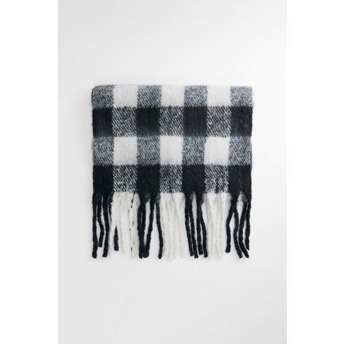 Купить Шарф Befree, черный
- Длинный теплый шарф-палантин прямоугольной формы из пушист...