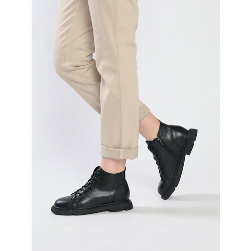 Купить Ботинки Baden, размер 36, черный
Ботинки женские от бренда Baden - это модель, к...