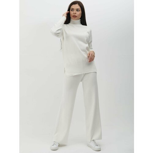 Купить Костюм , размер 42-48 , белый
Женский трикотажный костюм состоит из кофты с высо...